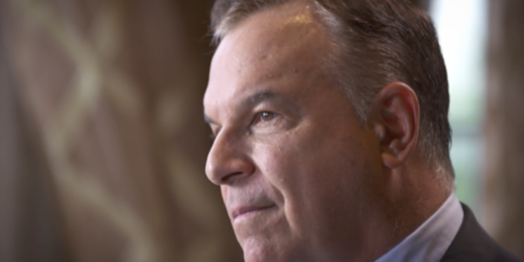 Gubernatorial Candidate Uses Mar-a-Lago for Political Ad